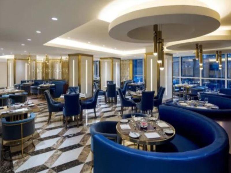 โรงแรมเชอราตัน มักกะฮ์ จาบาล อัล กาบา Mecca ภายนอก รูปภาพ The interior of the restaurant
