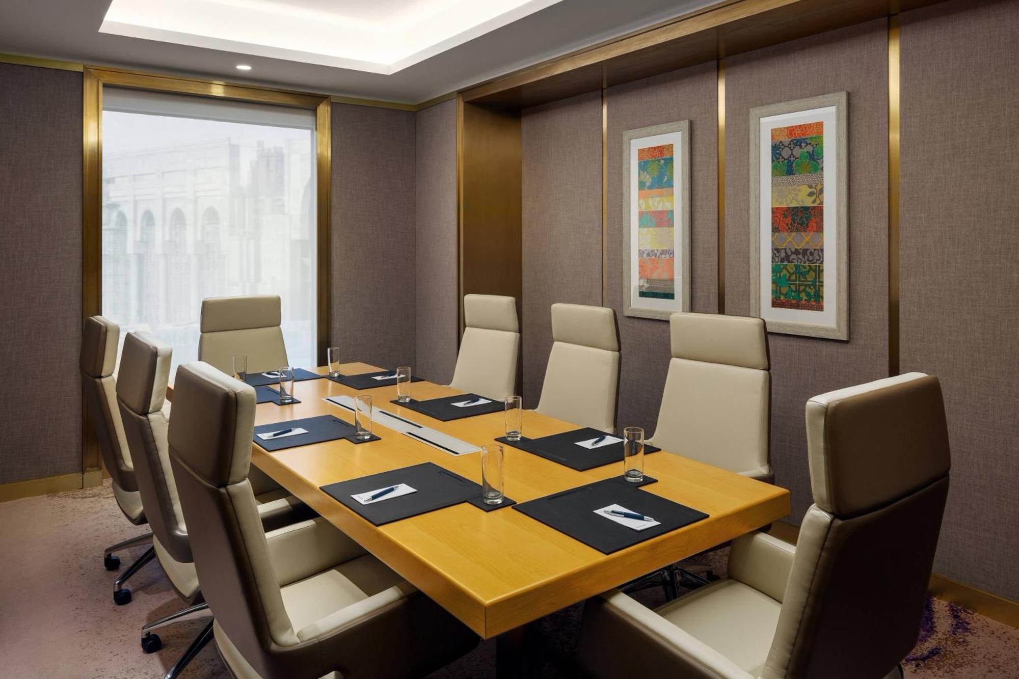 โรงแรมเชอราตัน มักกะฮ์ จาบาล อัล กาบา Mecca ภายนอก รูปภาพ Boardroom at the Conrad Dubai